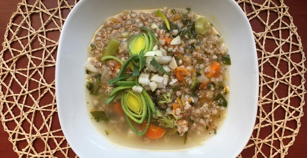 Špaldová polévka se zeleninou