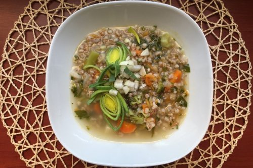 Špaldová polévka se zeleninou