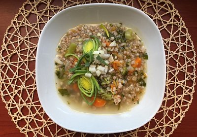 Špaldová polévka se zeleninou